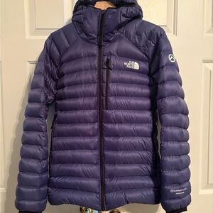 Blue men’s medium North Face coat. Only worn twice. Summit Series 800 Pro.